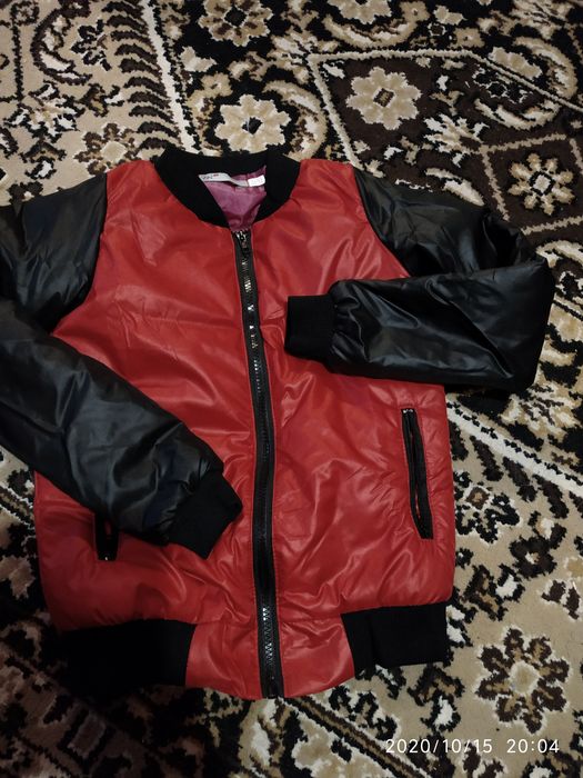 Курточка бомбер.