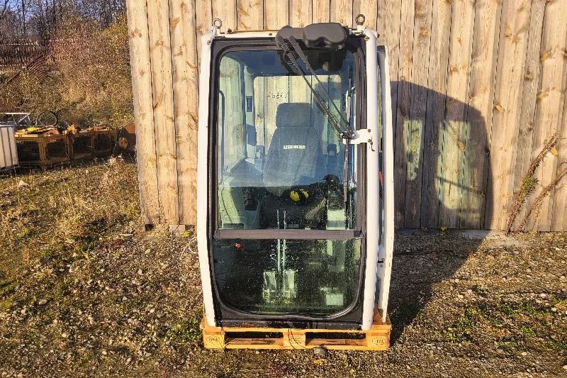 Kabina Liebherr 10228302 do koparki R904C