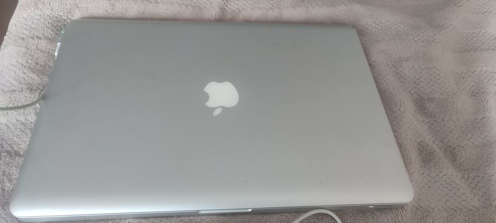 MacBook Pro 15"  — 16 ГБ / 512 SSD