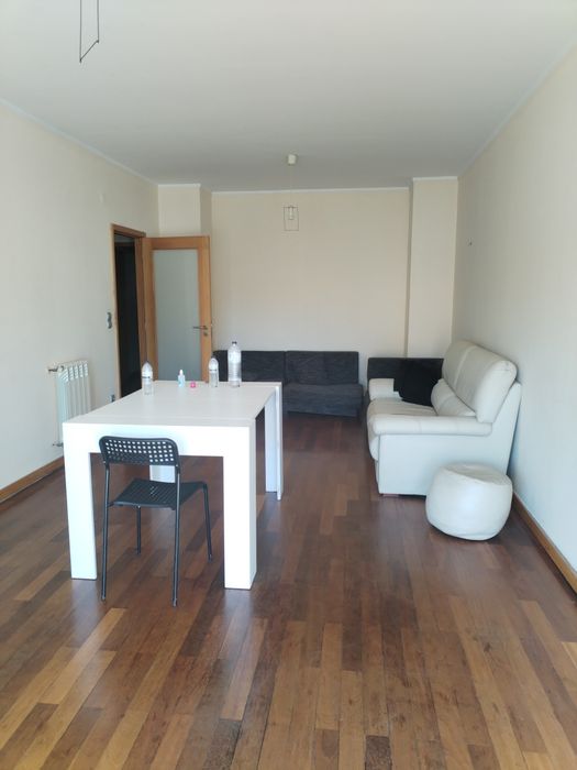 Aluga-se quarto com suíte ao Hospital S. João