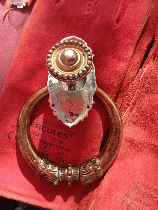 Aldrava antiga.batente de porta