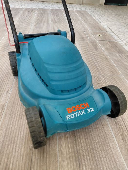 Máquina de cortar relva