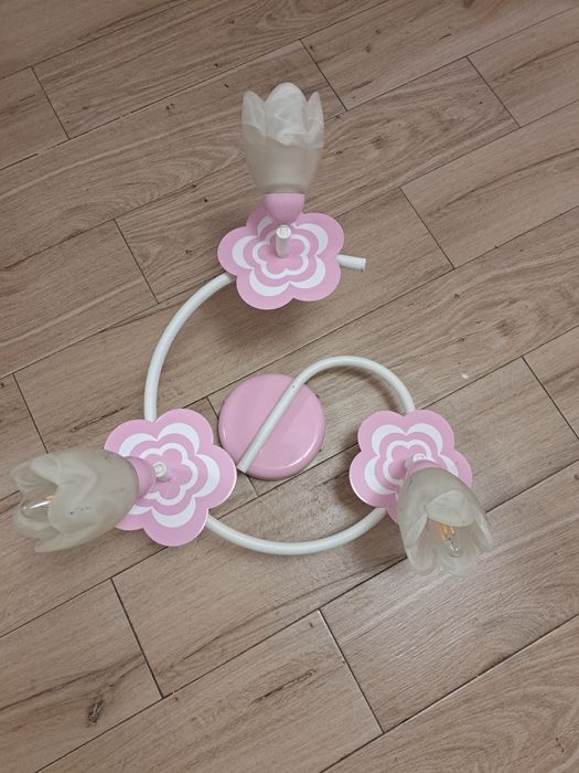 Lampa sufitowa do pokoju dziecięcego