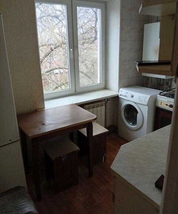 продам двокімнатну квартиру