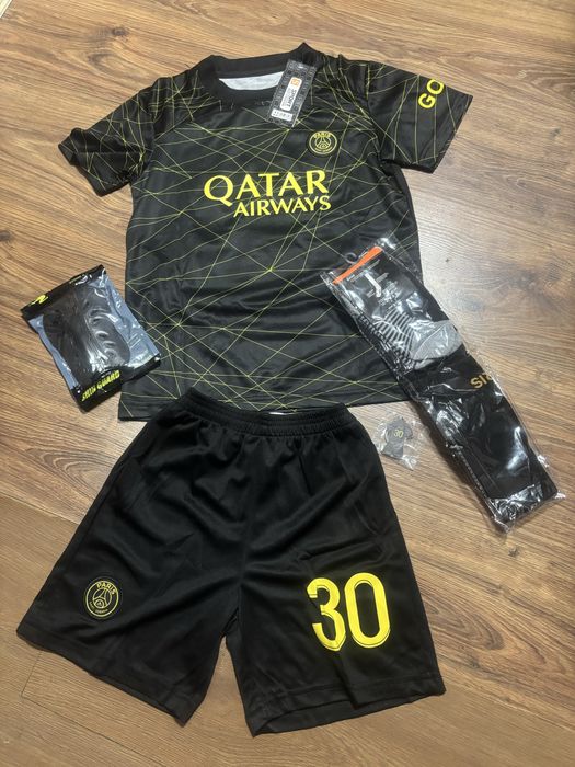 Strój piłkarski dla dzieci 120/130 messi . Nowy z metka