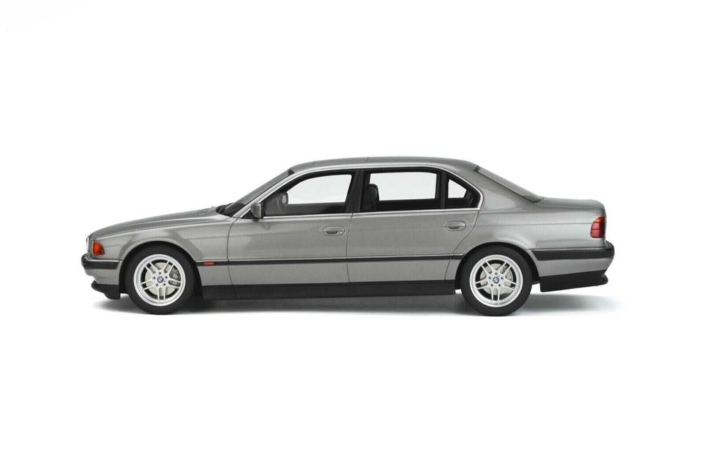 Model BMW E38 750 IL, 1:18 otto ottomobile OT952 James Bond
