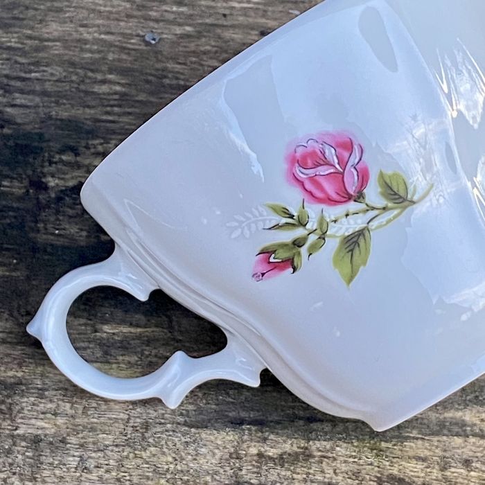 Różany komplet porcelanowej filiżanki z talerzykiem