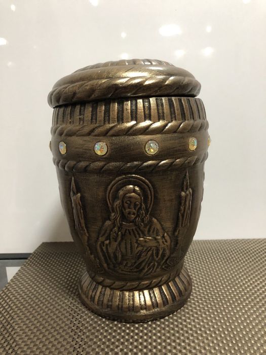 Ритуальні послуги. Урни для праху "Свіча" та "Ангел"