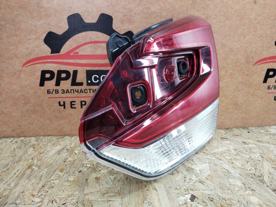 Subaru Forester V SK 18-24 Фонарь задний правый в крышку багажника TYC