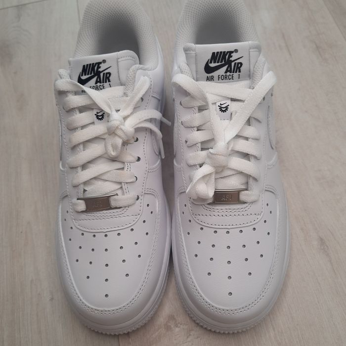 Оригінальні жіночі кросівки NIKE AIR FORCE 1 07 FLYEASE SHOES WHITE DX