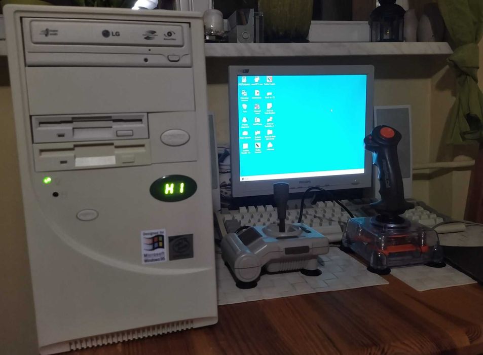 Piękny Retro PC z 1998r. P166MMX/32MB/1.6GBHDD/S3Trio64V2/SB/CD BDB!