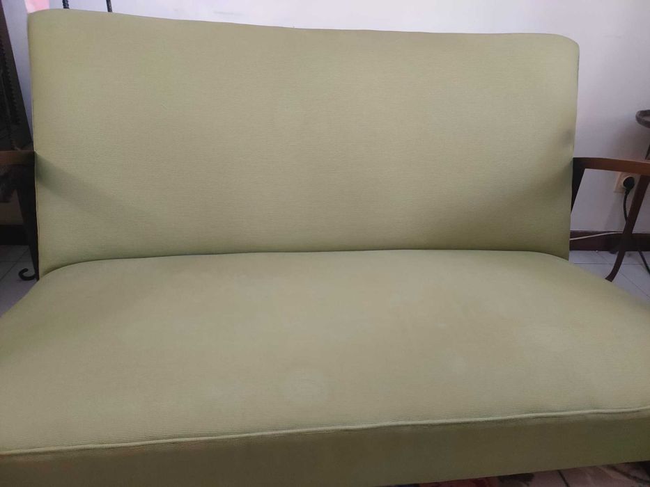 Vendo sofá de 3 lugares e uma cadeira de braços estilo Vintage