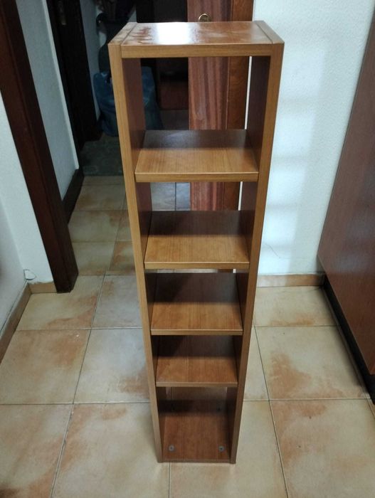 Estante Vertical de Madeira