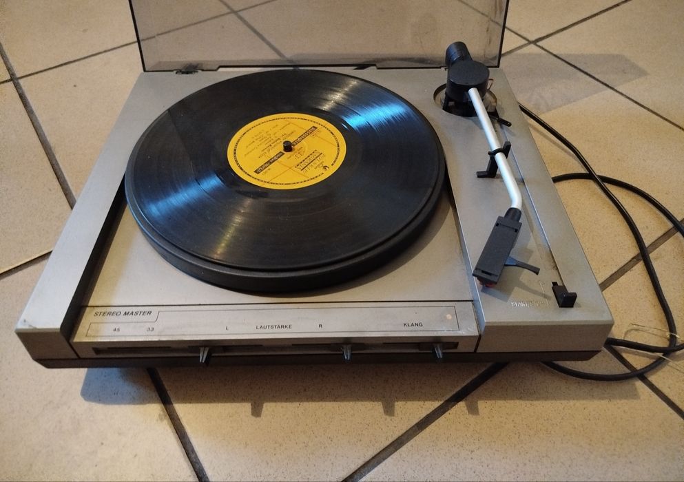 Polski gramofon stereo Master lekko uszkodzony