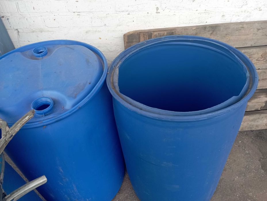 Продаєм бочки харчові на 200л.