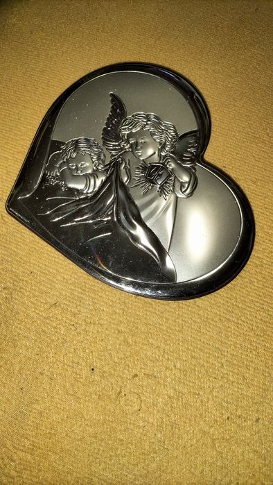 Obrazek-Grawerowane w srebrze aniolki w kształcie serca