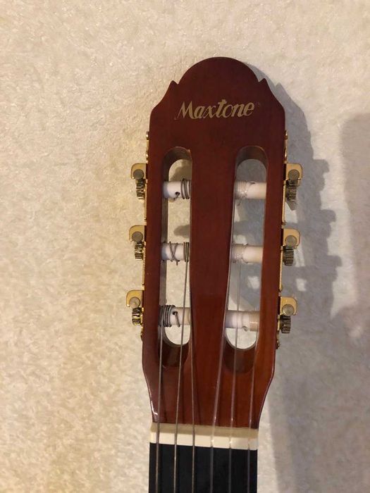 Классическая гитара Maxtone CGC - 390N