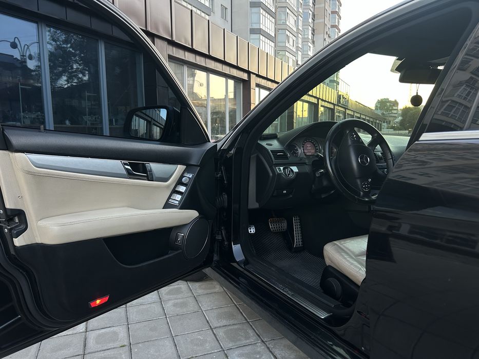 Mercedes-Benz C-220