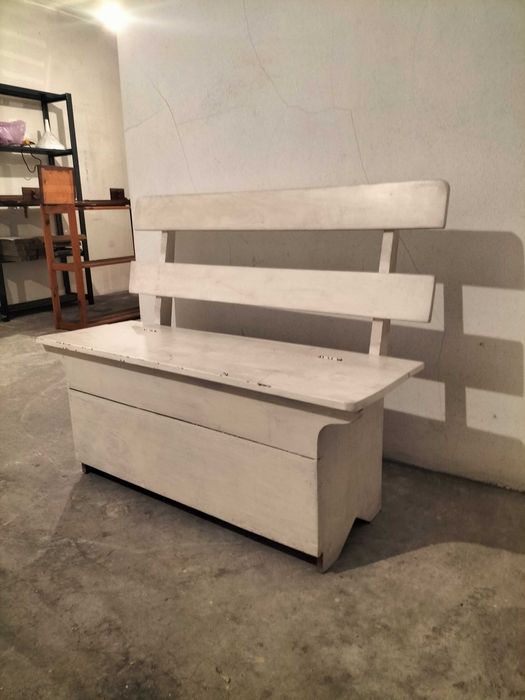 Banco de quarto com arrumação