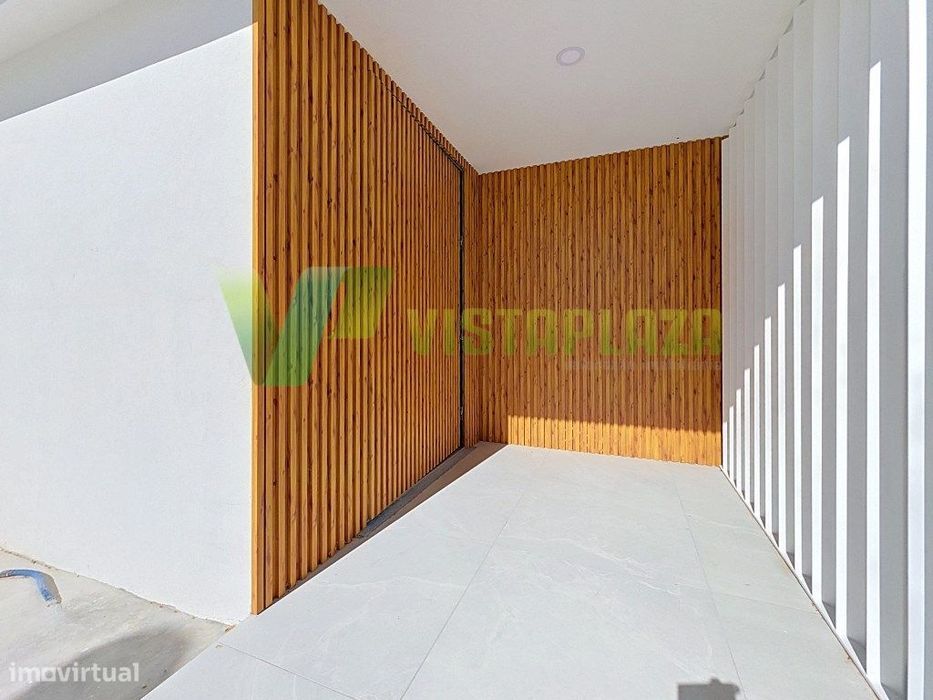 Moradia nova T3 + 1 em Estômbar, com piscina de água salgada, acaba...