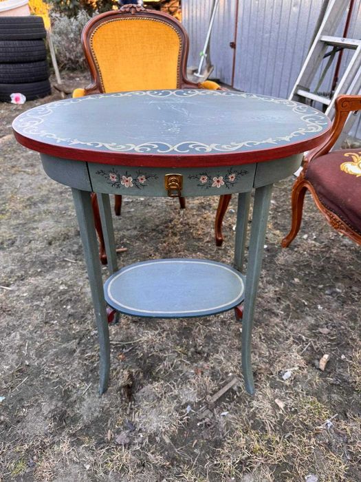 Stolik (tzw. stolik boczny) w stylu prowansalskim / shabby chic