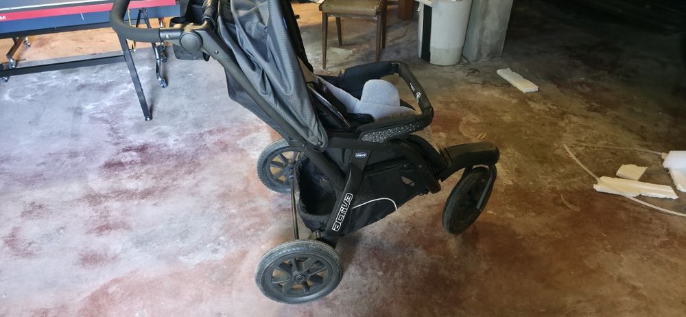 Carrinho de Bebé Chicco Activ3 – Excelente Estado