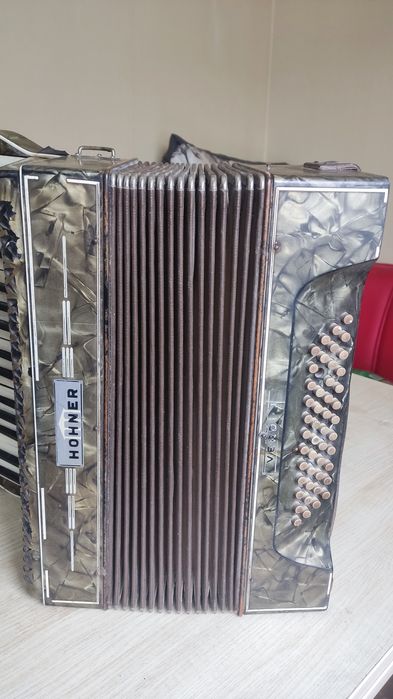Вінтажний акордеон HOHNER Verdi