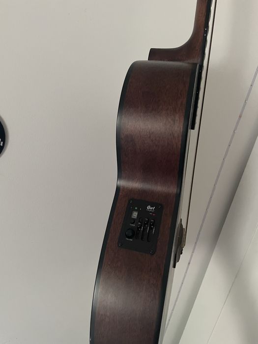 Guitarra Cort (usada)