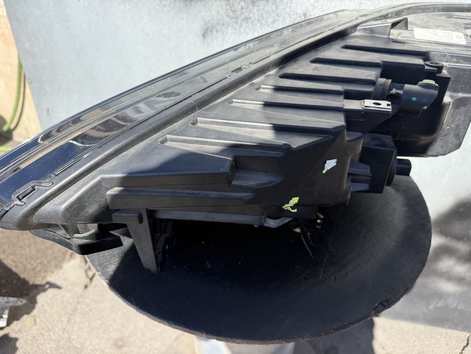 Передня права фара до tesla model X