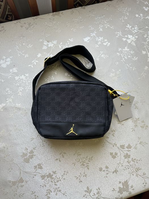 Сумка Air Jordan Monogram Crossbody | Nike, найк, джордан месенджер