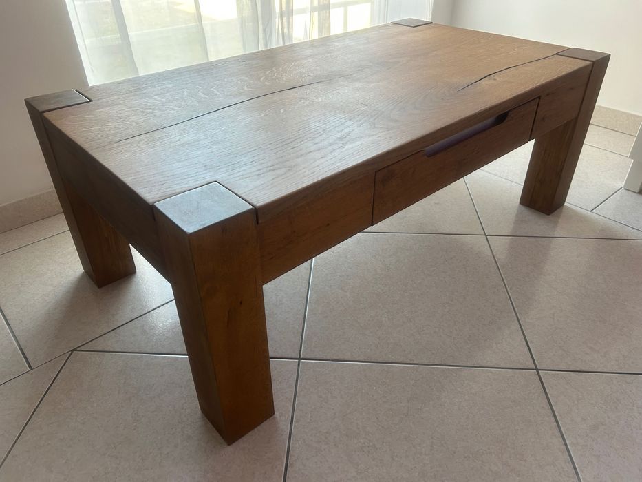 Mesa madeira maciça de centro com gaveta