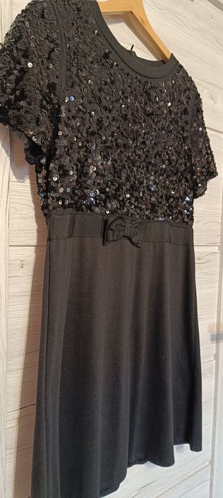 Sukienka czarna z cekinami