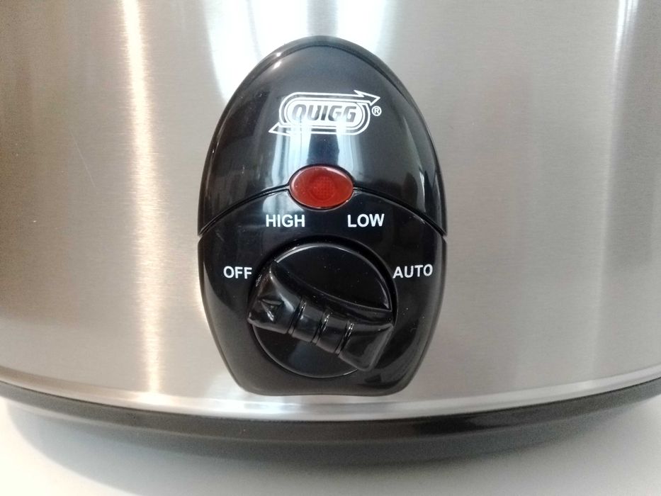 Panela elétrica Quigg nova