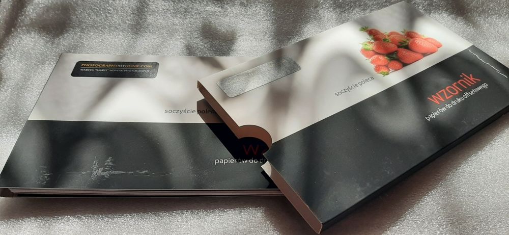 Wzornik papierów do druku offsetowego. 2 sztuki.