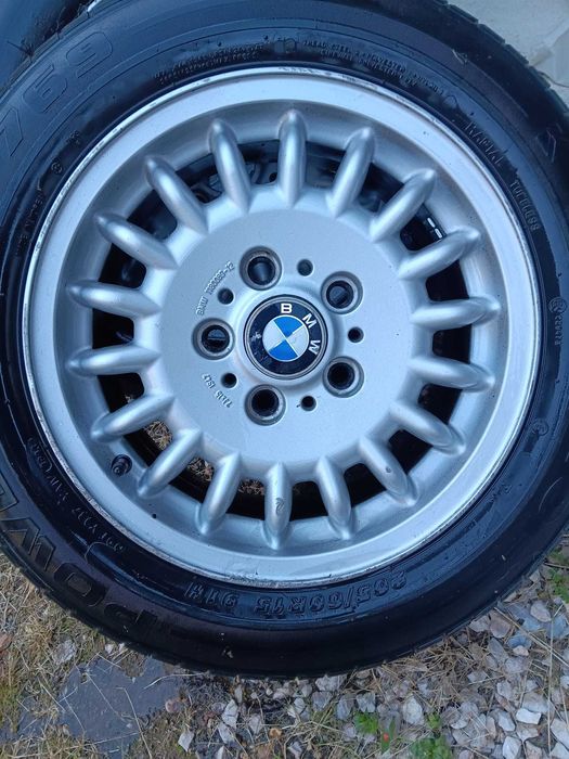 Jantes BMW originais 15” com pneus – 450€