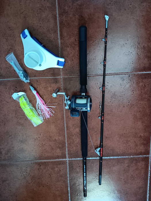 SALDOS!!- Conjunto de Pesca novo