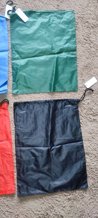 4 Sztuki Nowe worki na buty. Cena za wszystkie 35 zl