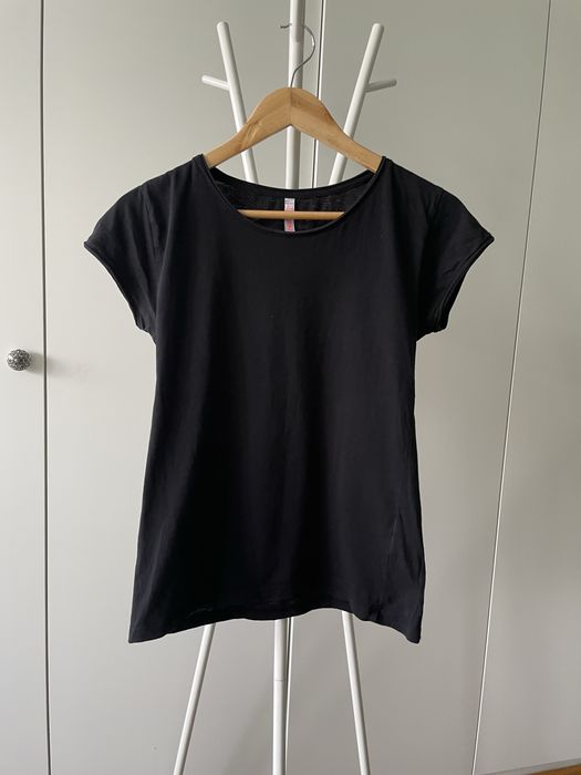 Czarna damska koszulka z krótkim rękawkiem M basic tshirt
