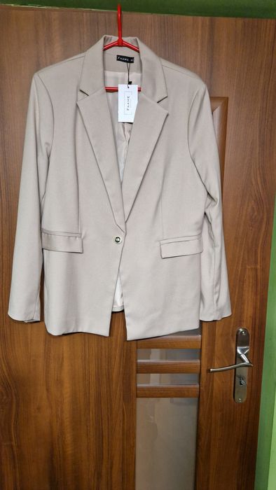 Żakiet beżowy rozmiar 42