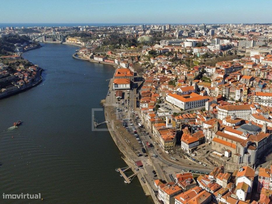 Apartamento T1, num novo empreendimento na Avenida do Aliados, no P...
