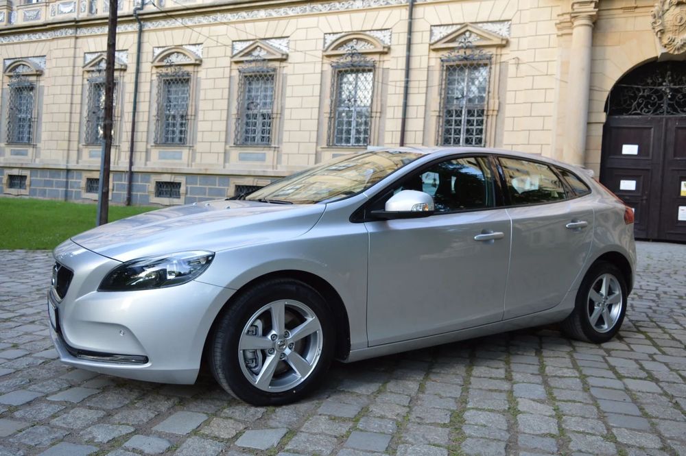 Volvo V40 2.0 -150KM disel* bezwypadkowy * serwisowany * 1 właścicielka*