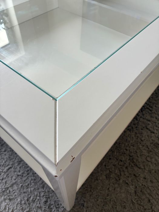 Stolik kawowy z szybą, biały drewniany Ikea liatorp