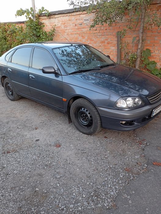 Тойота авенсіс,1.6, бензин