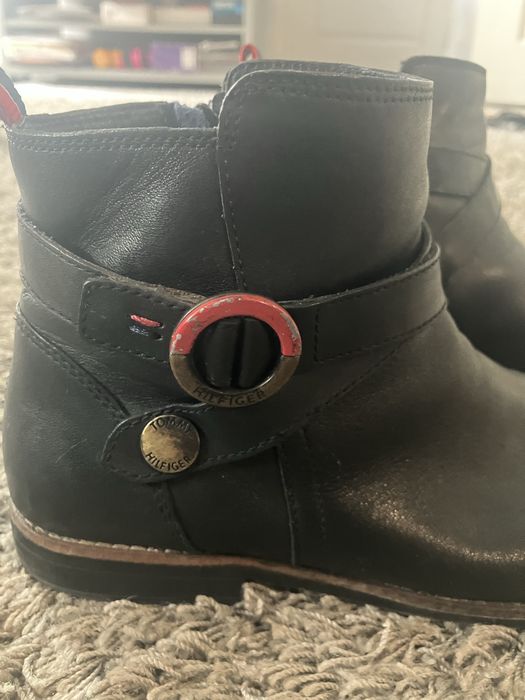 Sztylbety marki Tommy Hilfiger