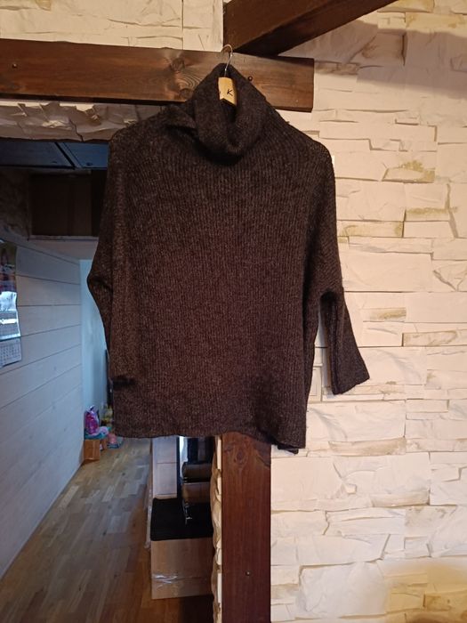 Piękny mięciutki,cieplutki grafiowy golf