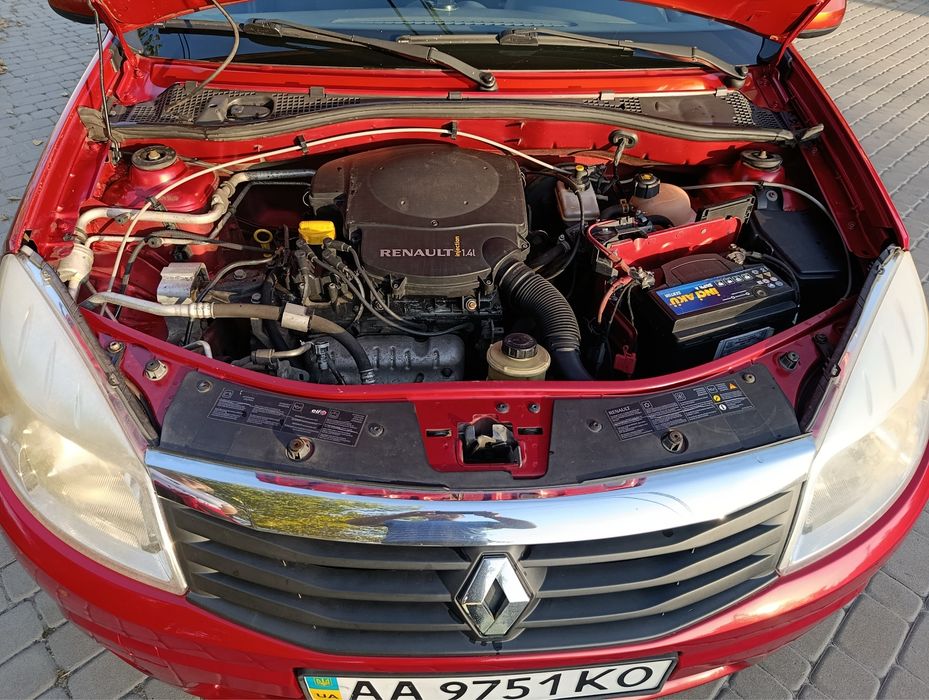 Renault Sandero 2011 офіційний газ/бензин 1,4 л