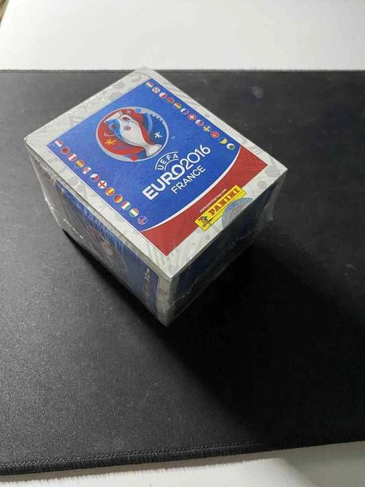 Box z naklejkami panini Euro 2016