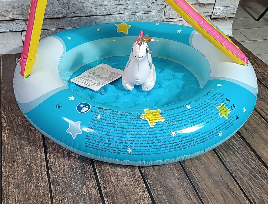 Basenik z daszkiem tęcza 95x80 cm + dmuchany mały jednorożec