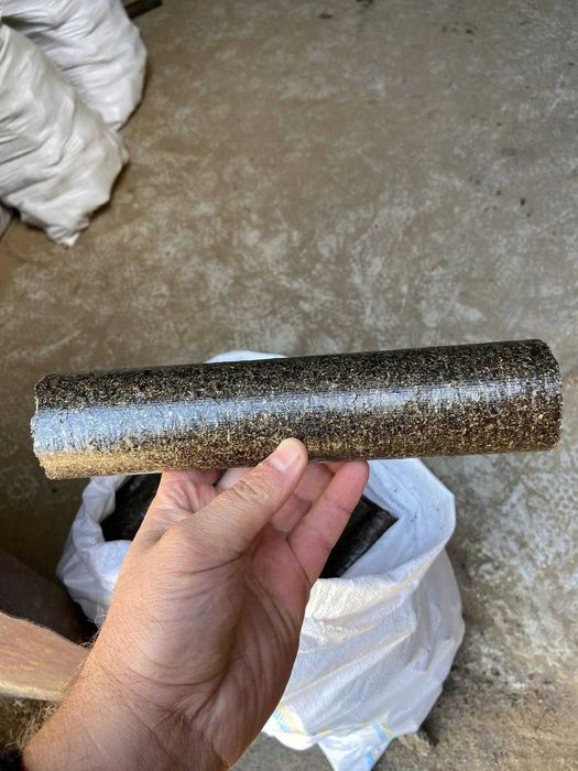 Топливный брикет из агро отходов подсолнуха