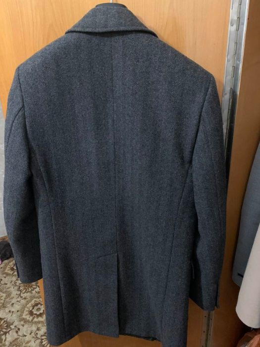 Продам демисезонное  пальто